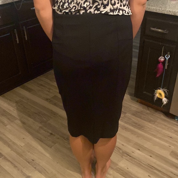 Black skirt - Picture 2 of 2